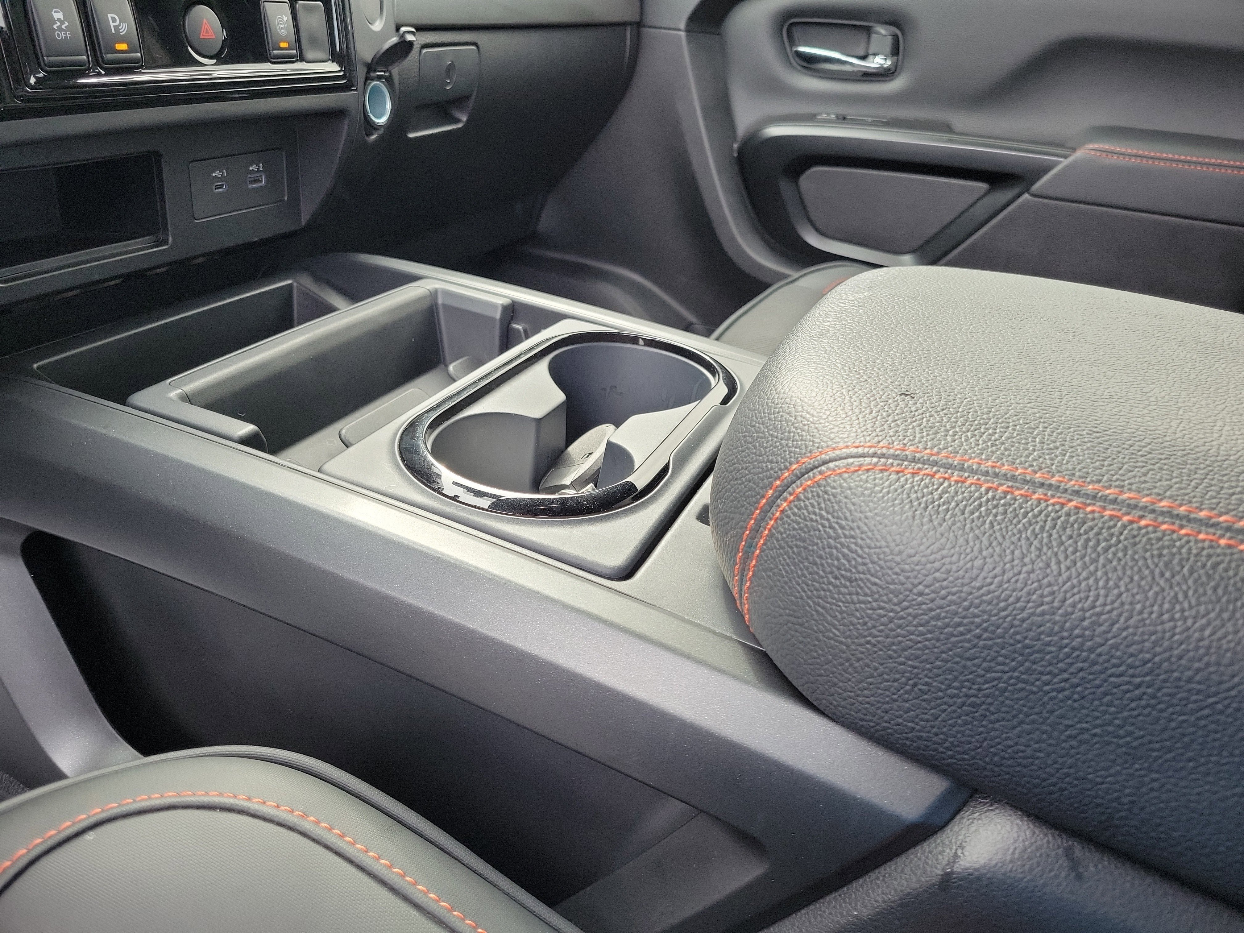 Used 2024 Nissan Titan PRO-4X w/ Off Road Protection Package image 29