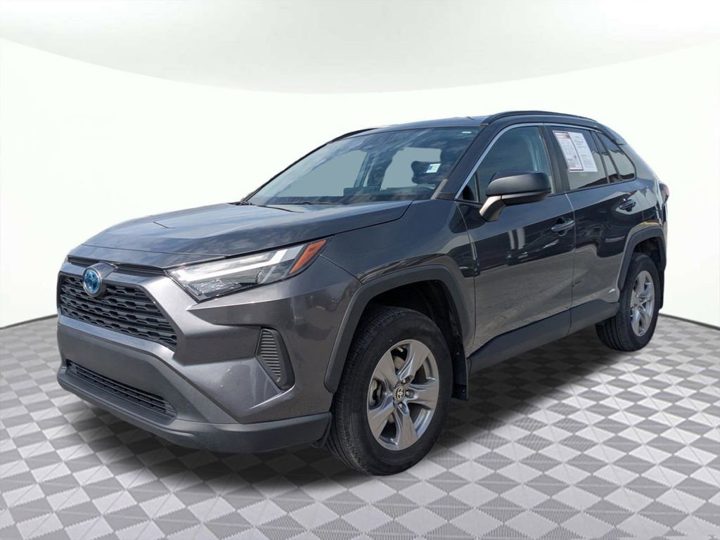 Used 2024 Toyota RAV4 LE AWD/4WD image 7