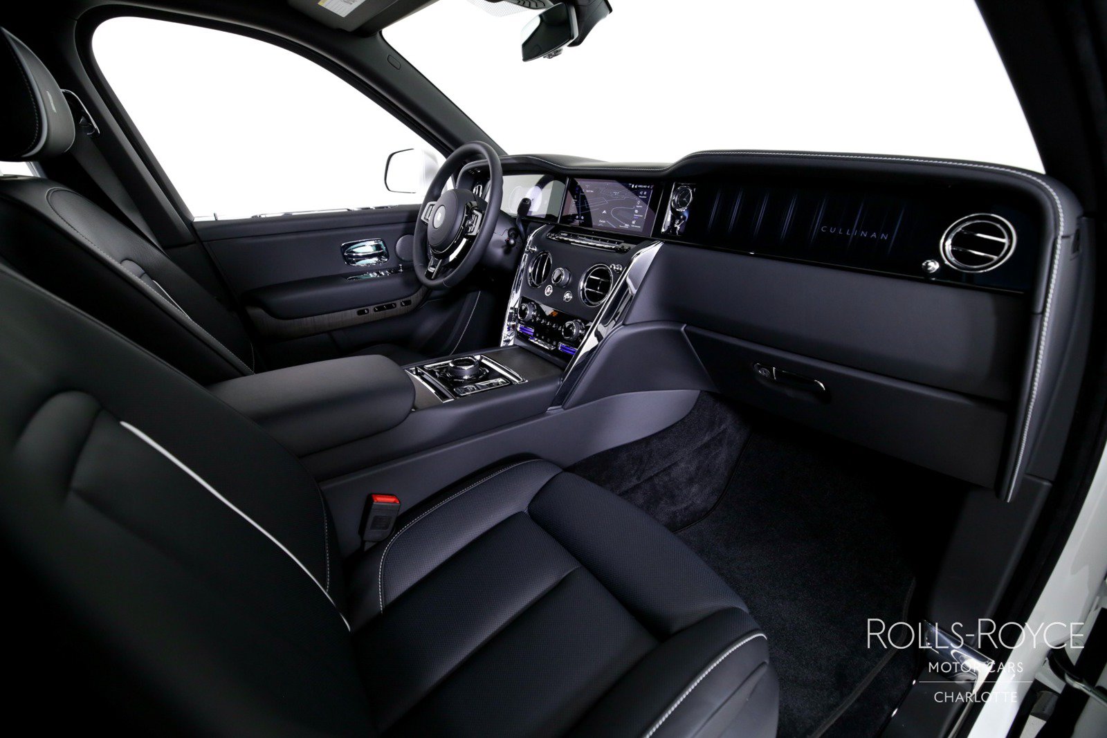 Certified 2025 Rolls-Royce Cullinan AWD/4WD image 34