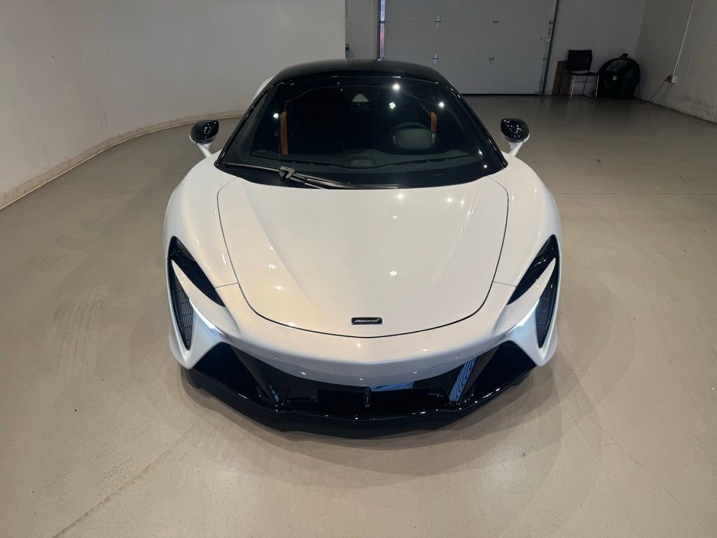 Used 2023 McLaren Artura RWD image 11