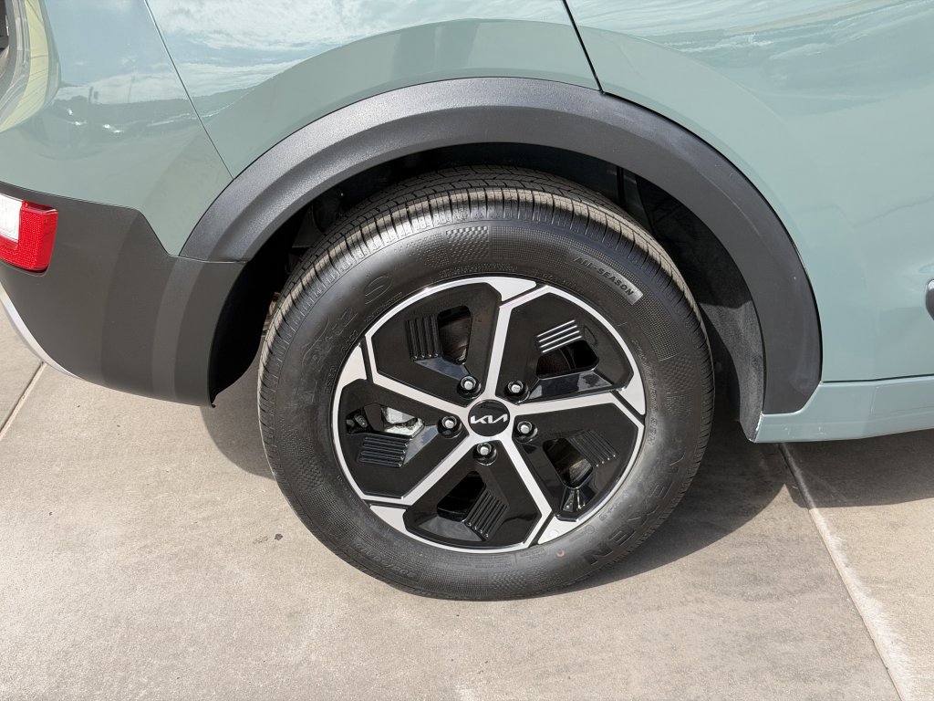 Used 2024 Kia Niro EX FWD image 15