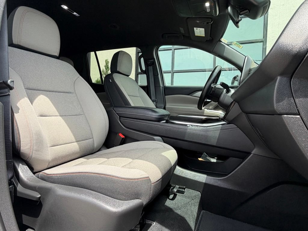 Used 2025 Chevrolet Traverse LT AWD/4WD image 21