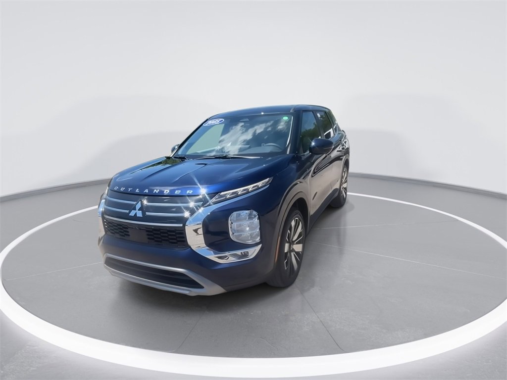 New 2025 Mitsubishi Outlander SE image 4