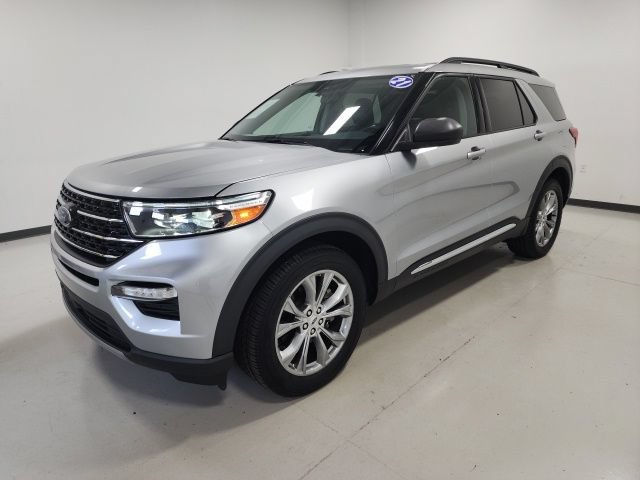 Used 2021 Ford Explorer XLT w/ Equipment Group 202A AWD/4WD image 3