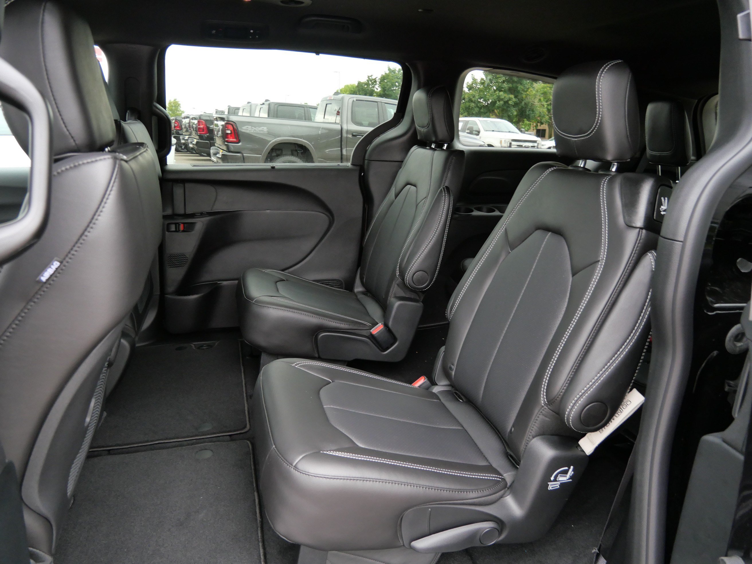 New 2027 Chrysler Pacifica LX FWD image 5