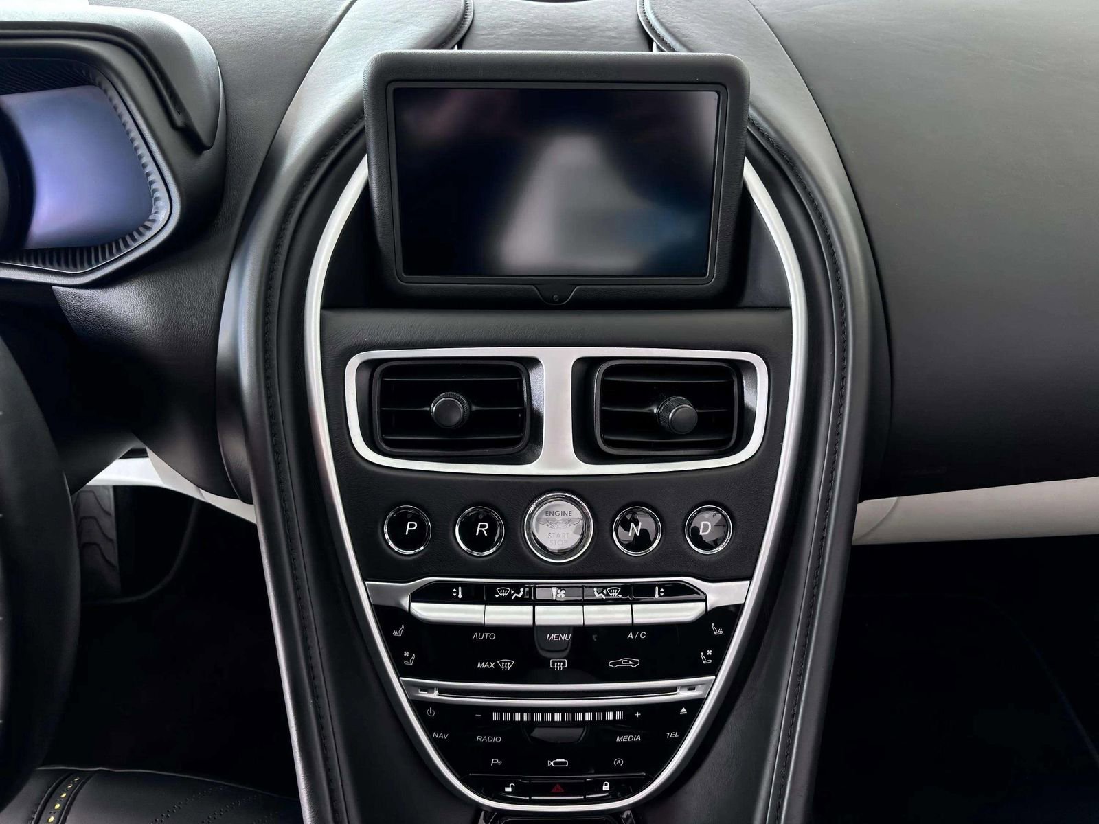 Used 2021 Aston Martin DB11 Volante image 33