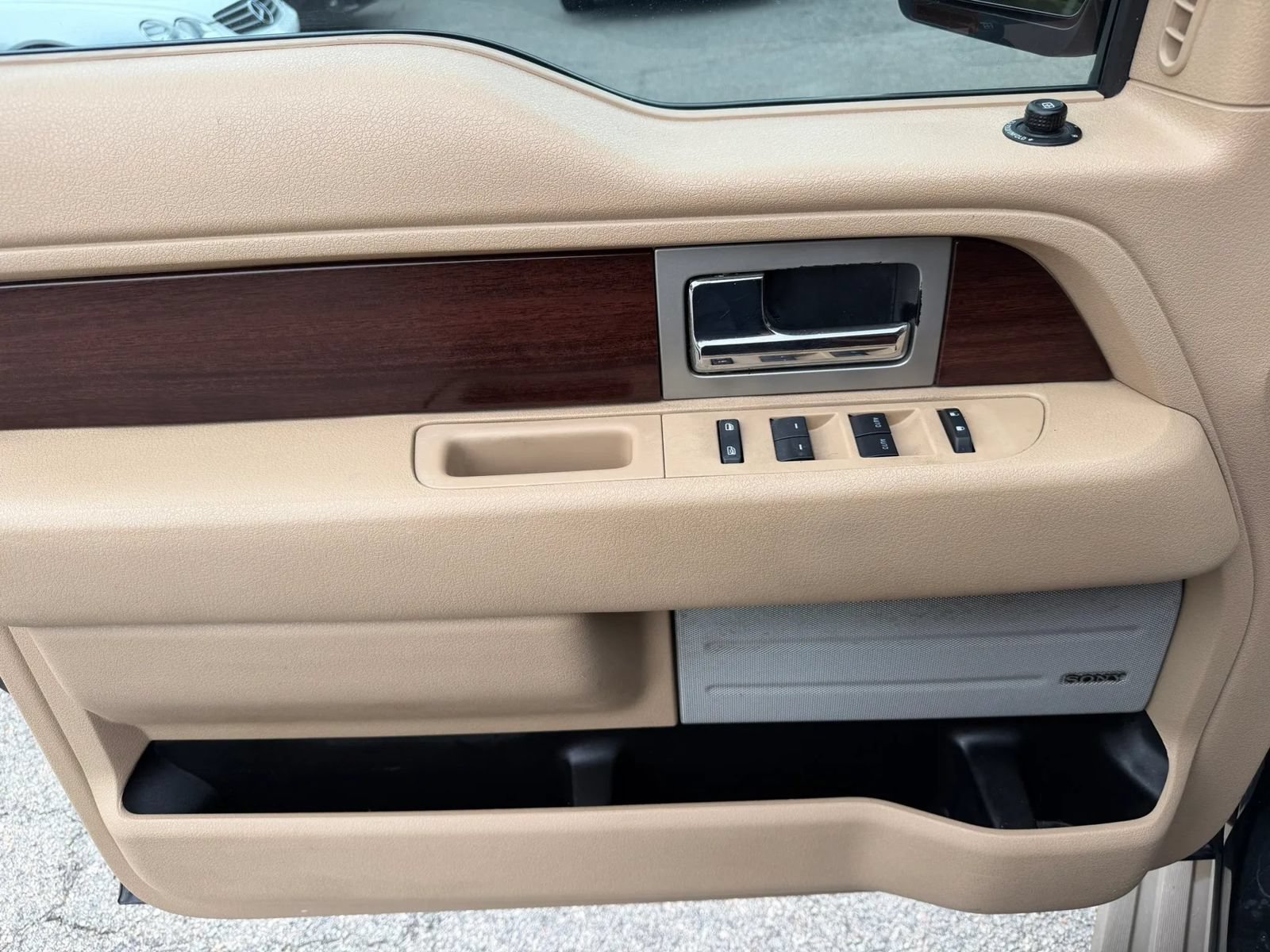 Used 2014 Ford F150 King Ranch w/ King Ranch Luxury Package AWD/4WD image 10