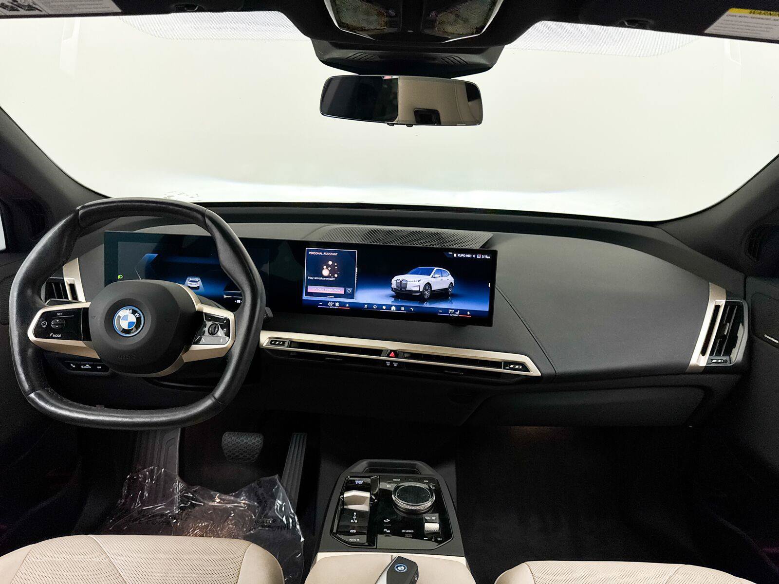 Used 2024 BMW iX xDrive50 w/ Premium Package AWD/4WD image 22