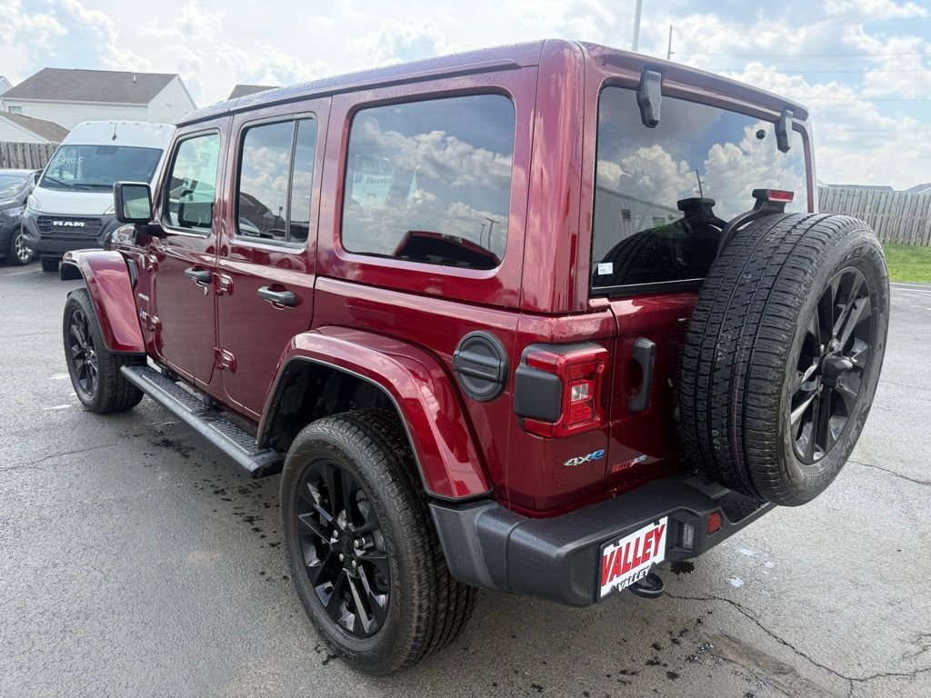 Used 2021 Jeep Wrangler Unlimited Sahara w/ Cold Weather Group AWD/4WD image 5