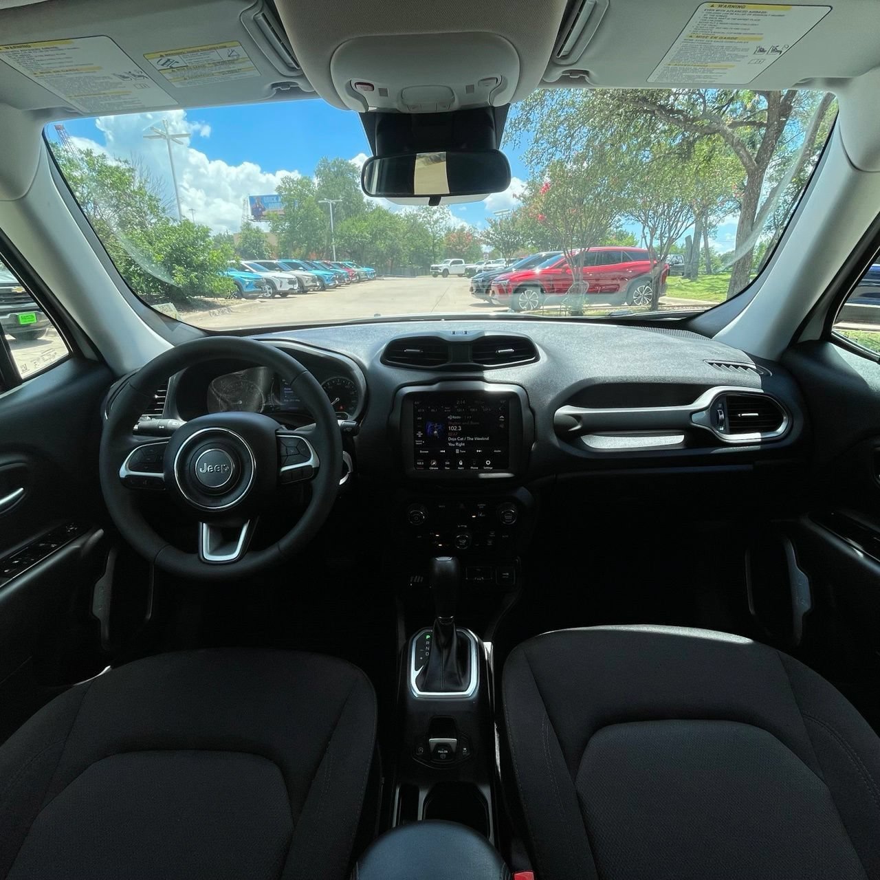 Used 2023 Jeep Renegade Latitude AWD/4WD image 10