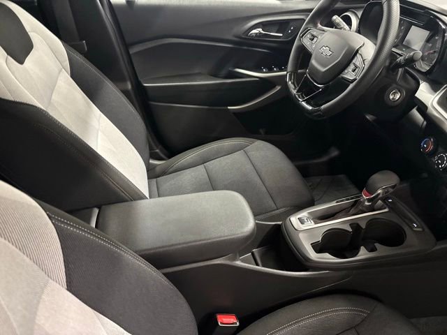 Used 2026 Chevrolet Trax RS FWD image 21