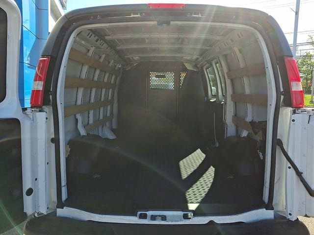 Used 2024 Chevrolet Express 2500 w/ Driver Convenience Package RWD image 39