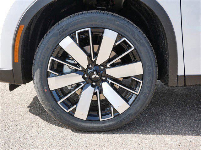 New 2026 Mitsubishi Outlander SE image 3