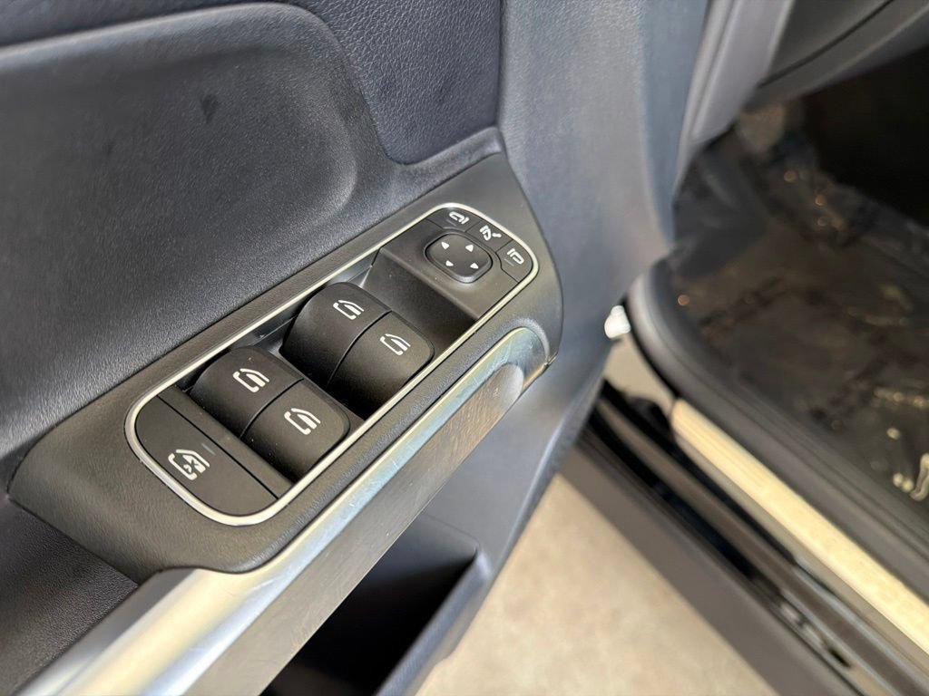 Used 2022 Mercedes-Benz GLB 250 image 47