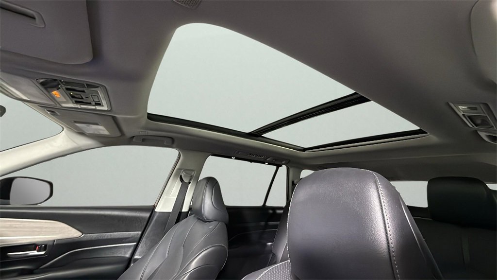 Used 2024 Toyota Grand Highlander XLE image 41