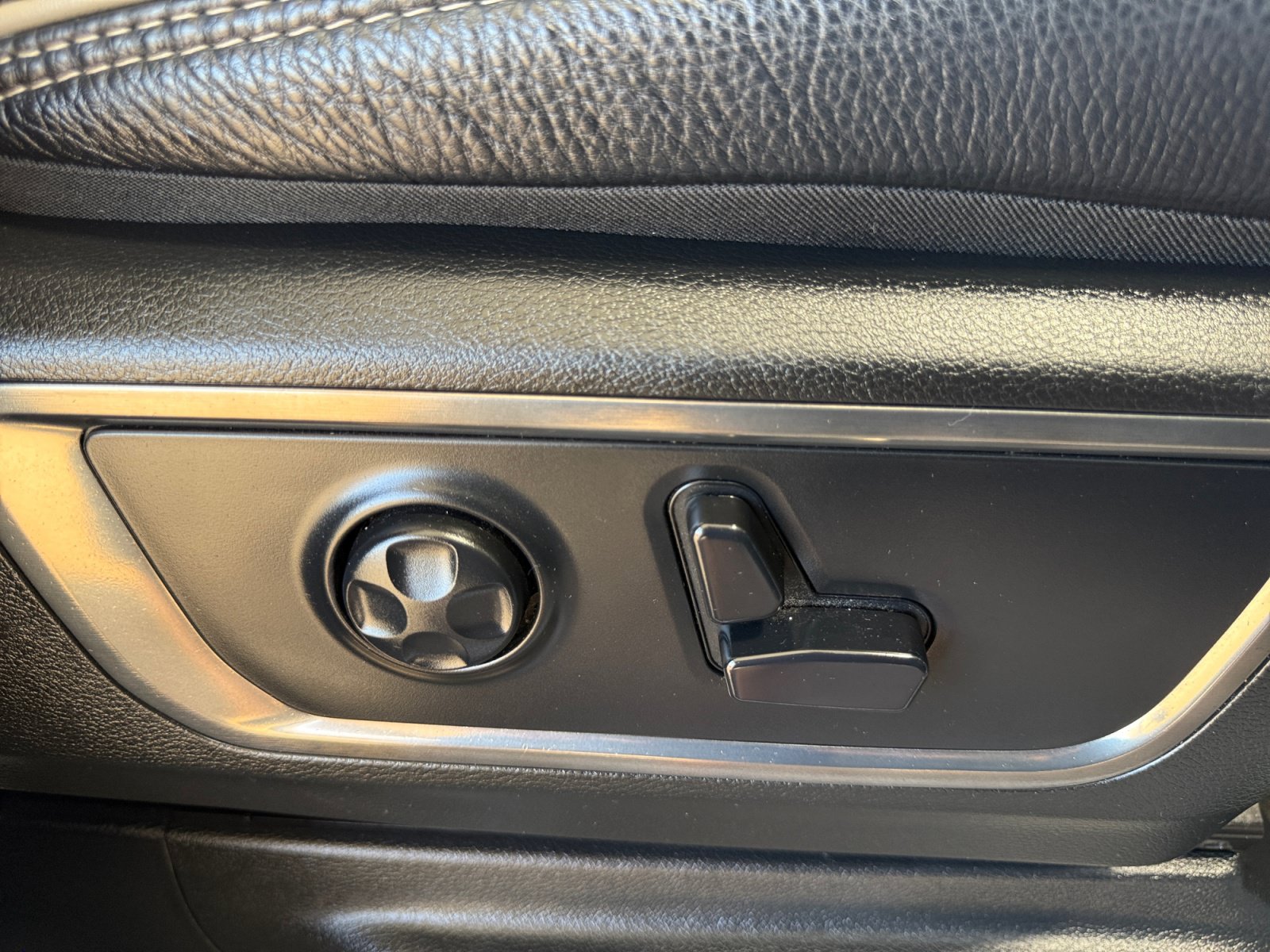 Used 2020 RAM 1500 Limited AWD/4WD image 32