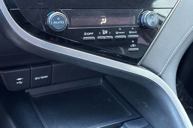 Used 2019 Toyota Camry SE FWD image 22