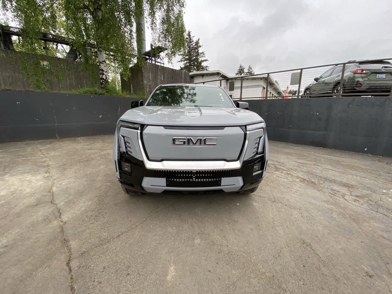 Used 2024 GMC Sierra EV Denali AWD/4WD image 9