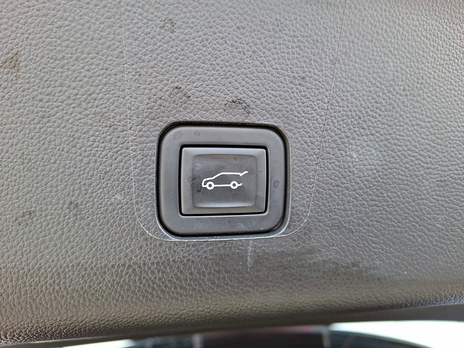 Used 2023 Chevrolet Traverse LT w/ LPO, Floor Liner Package AWD/4WD image 28