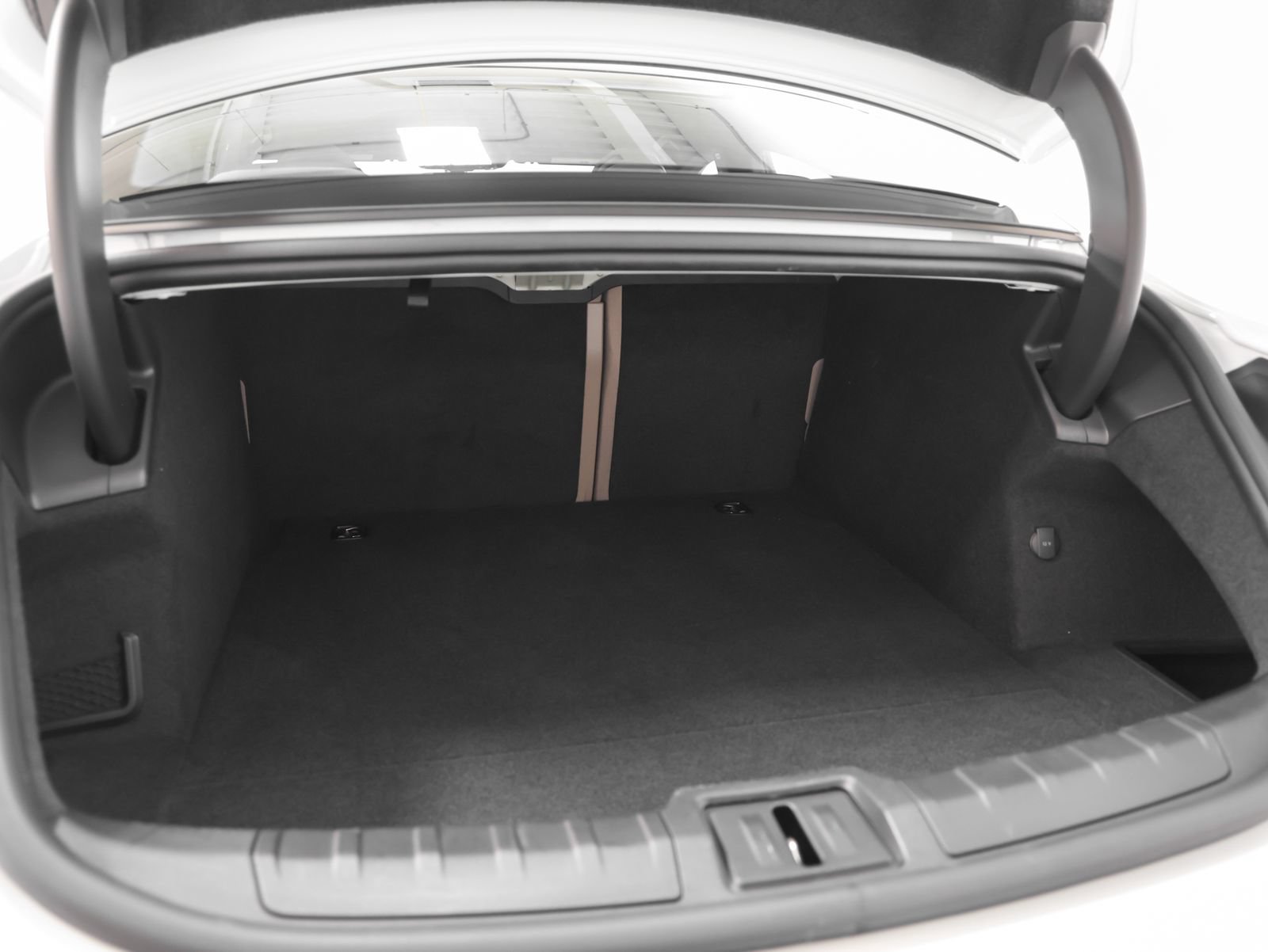 Certified 2023 Porsche Taycan RWD image 18