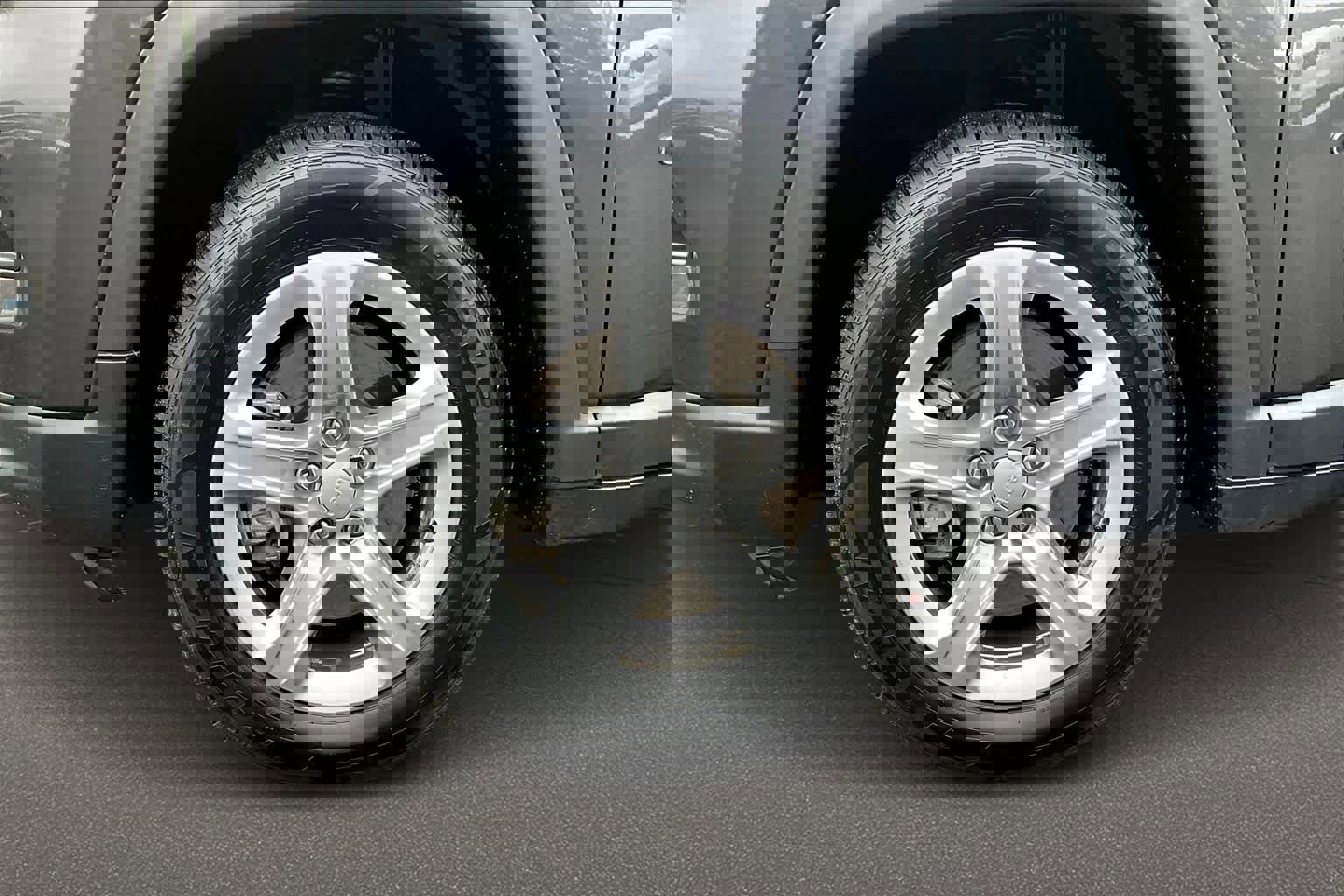 Used 2024 Jeep Compass Latitude image 14