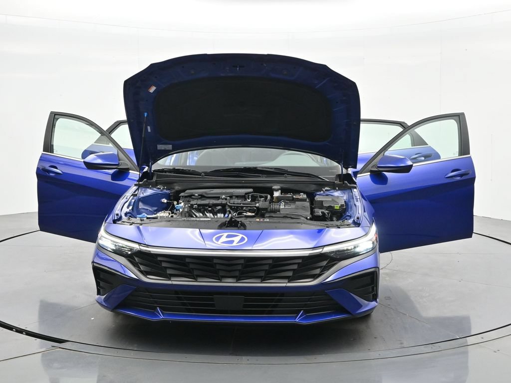 Used 2025 Hyundai Elantra SEL FWD image 39