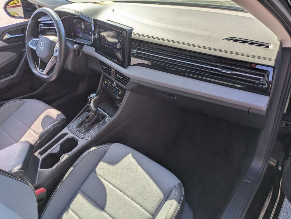 Used 2025 Volkswagen Jetta SE image 29