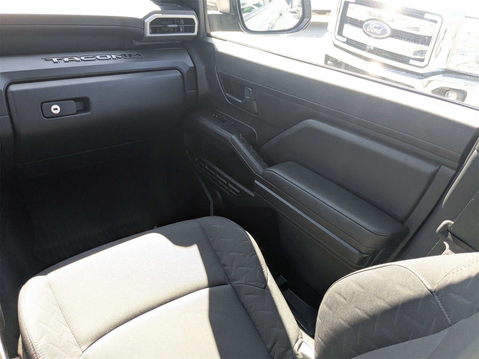 Used 2025 Toyota Tacoma SR image 17