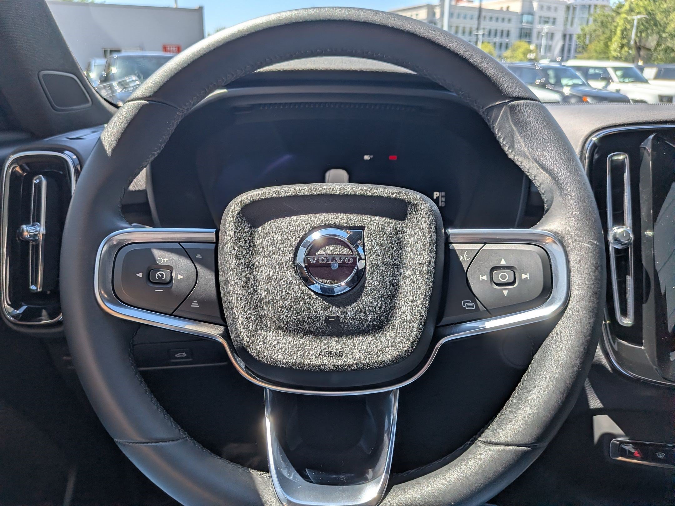 Used 2023 Volvo XC40 Recharge Ultimate AWD/4WD image 15