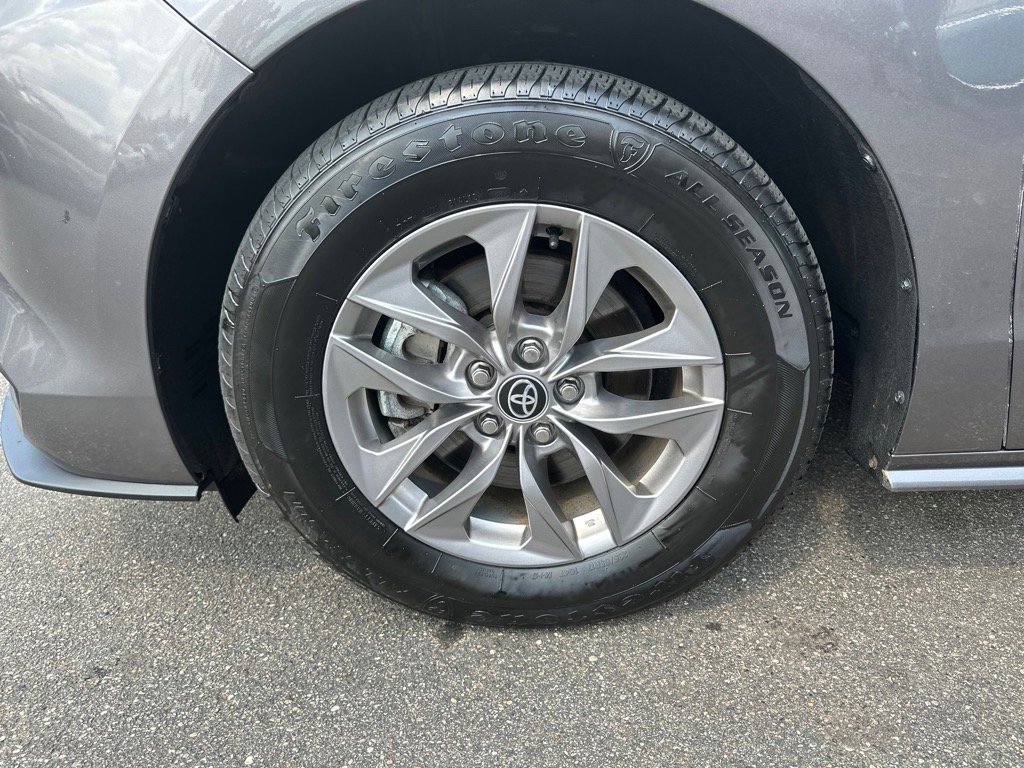 Used 2022 Toyota Sienna LE image 13
