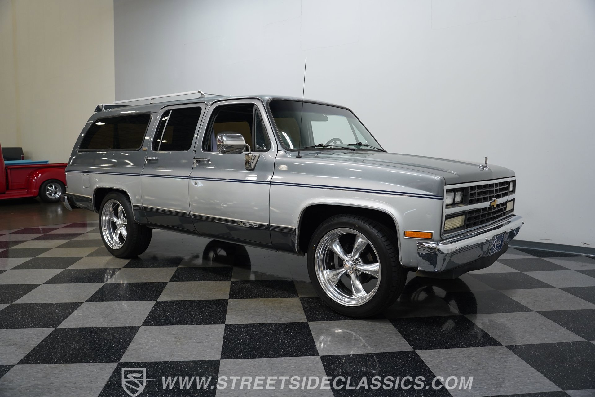 Used 1990 Chevrolet Suburban 2WD image 17