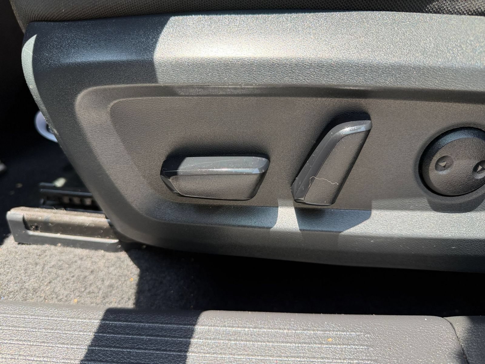 Used 2025 Nissan Rogue SV FWD image 22