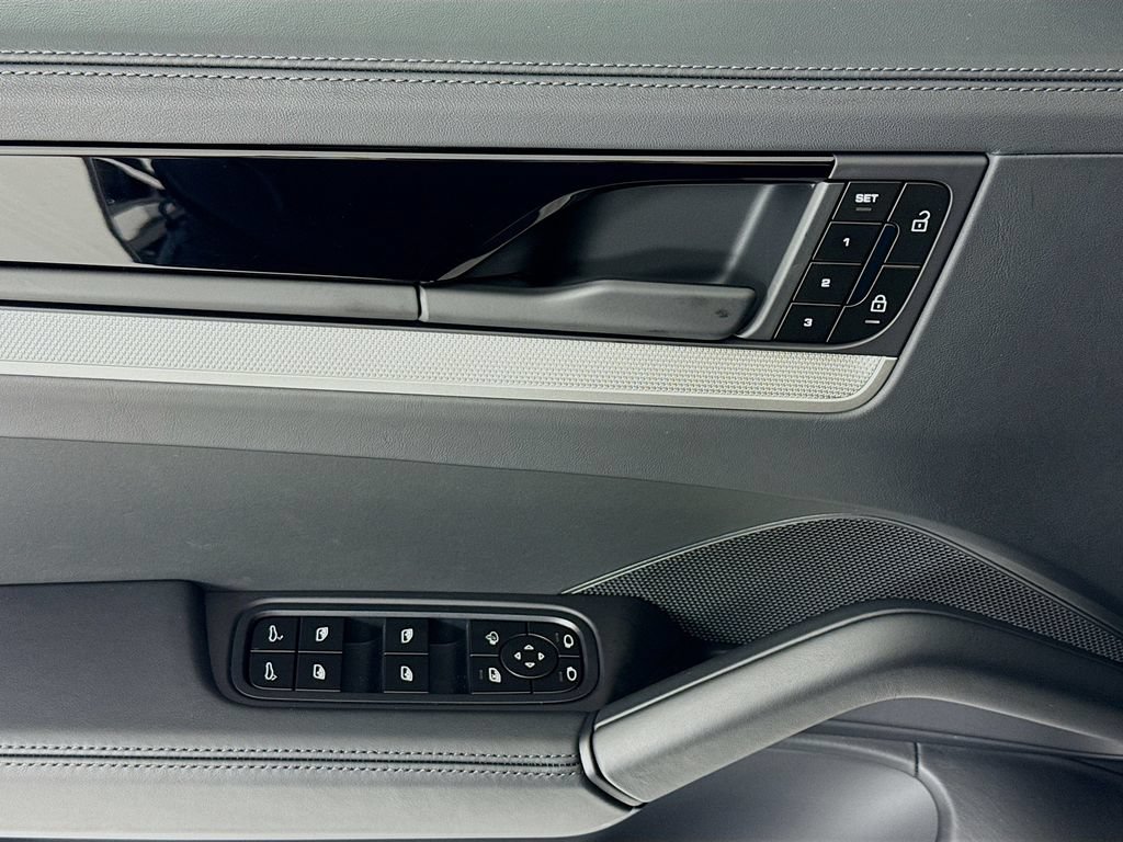New 2026 Porsche Cayenne Coupe AWD/4WD image 11