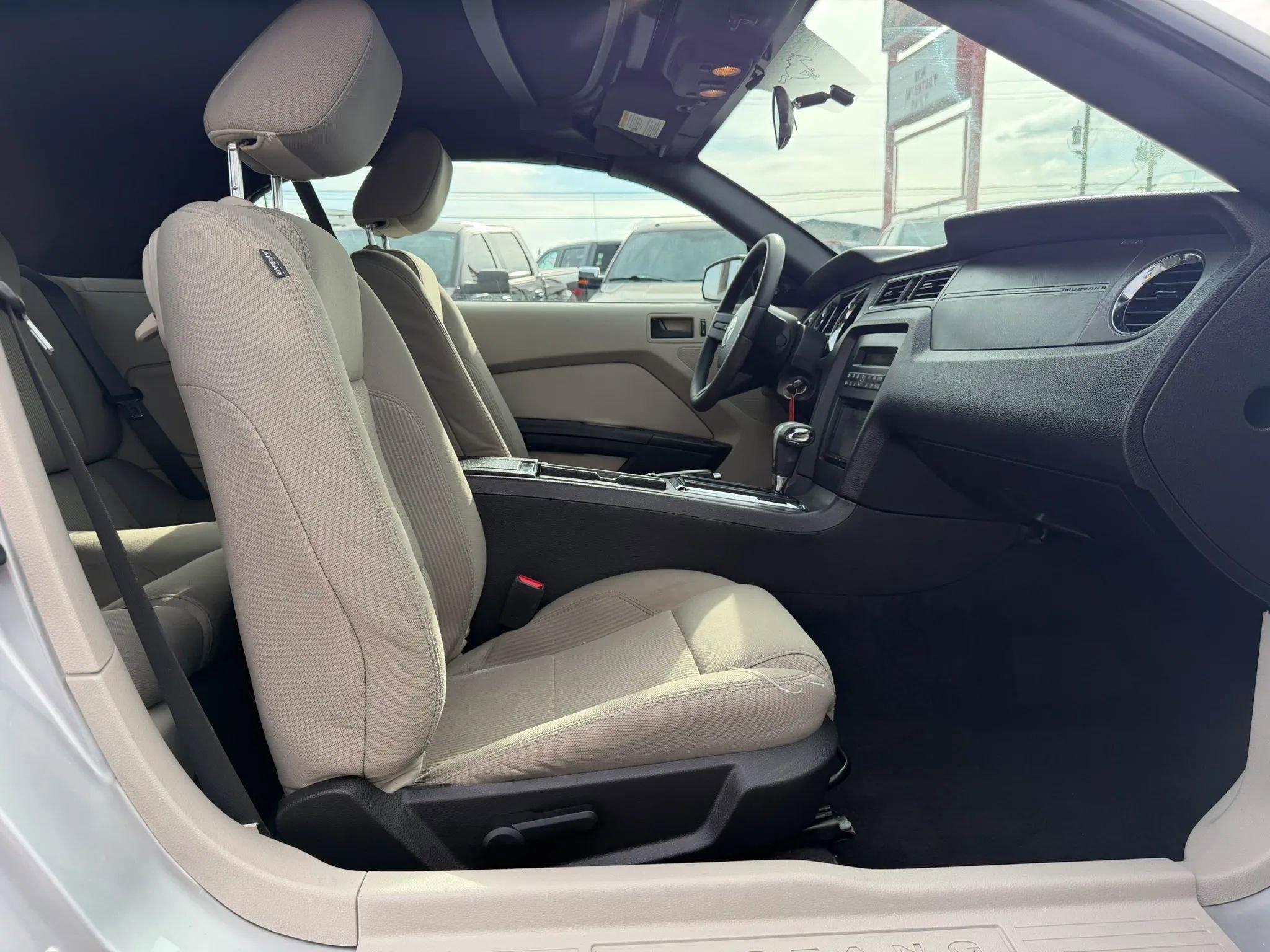 Used 2010 Ford Mustang Convertible RWD image 14