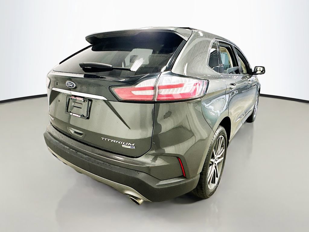 Used 2019 Ford Edge Titanium w/ Cold Weather Package AWD/4WD image 8