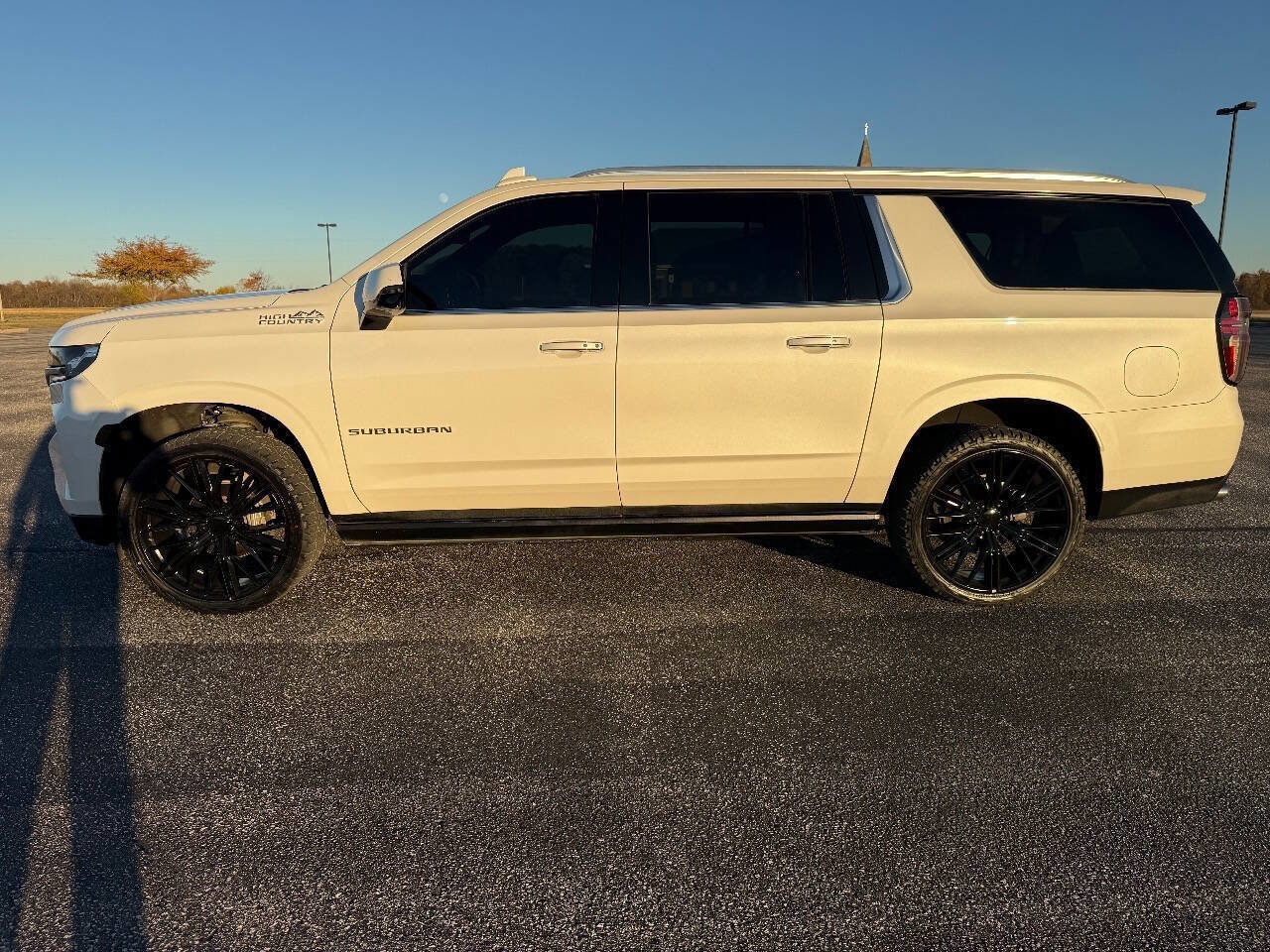 Used 2021 Chevrolet Suburban High Country w/ Premium Package image 7