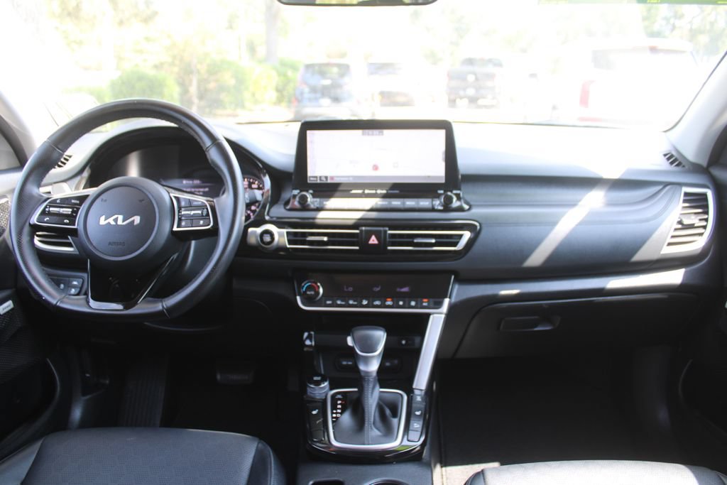 Certified 2023 Kia Seltos SX w/ SX Sunroof Package AWD/4WD image 23