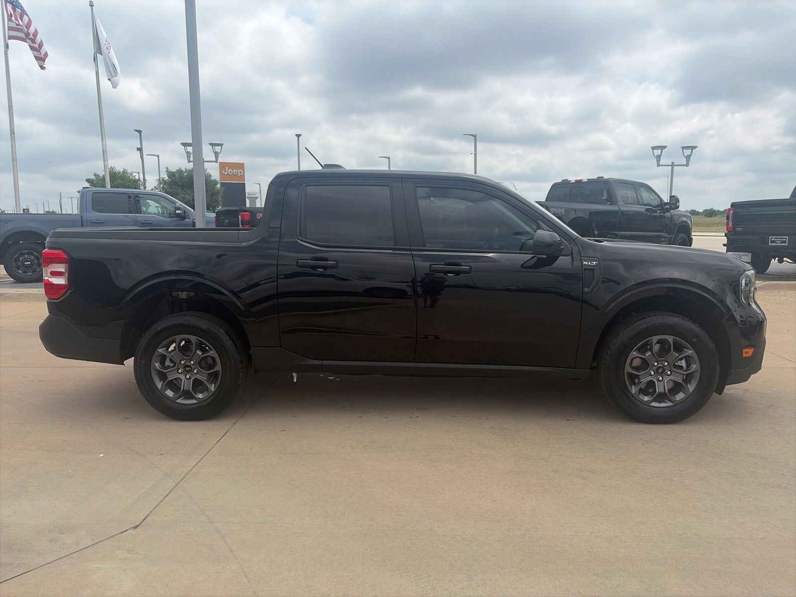 New 2026 Ford Maverick XLT w/ XLT Luxury Package FWD image 6