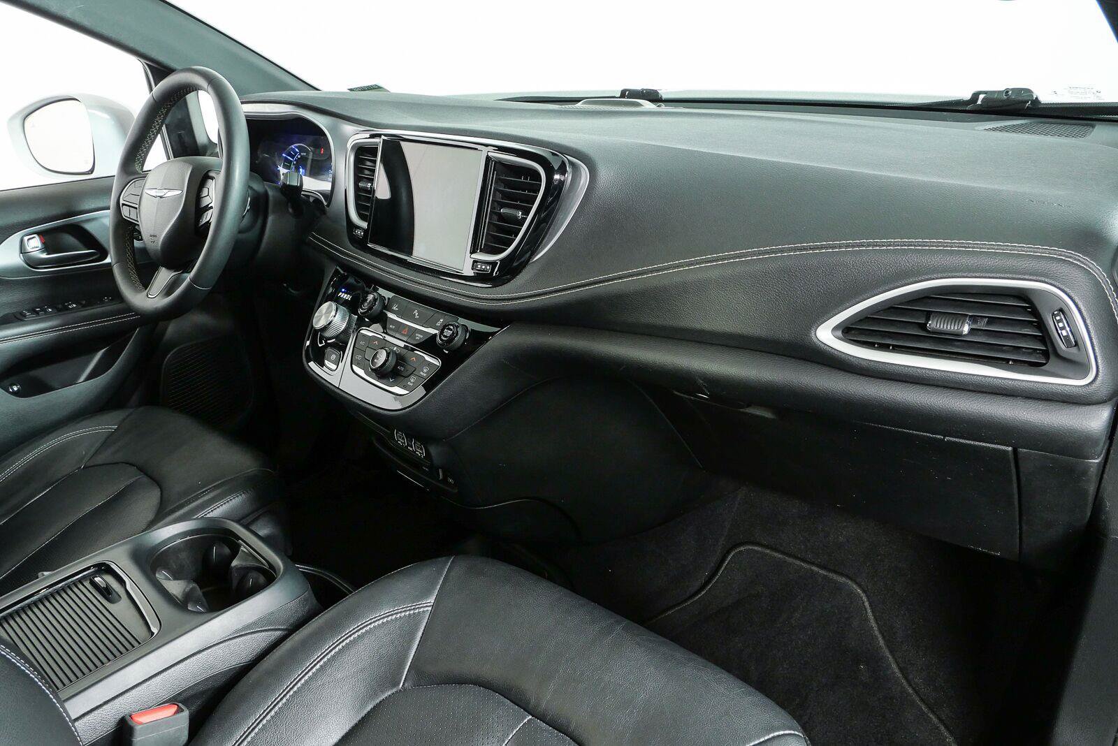 Used 2022 Chrysler Pacifica Touring-L w/ S Appearance Package FWD image 22