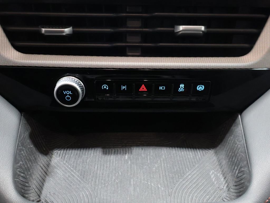 Used 2025 Ford Explorer Active image 32