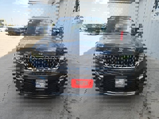 New 2025 Jeep Grand Cherokee Limited image 8