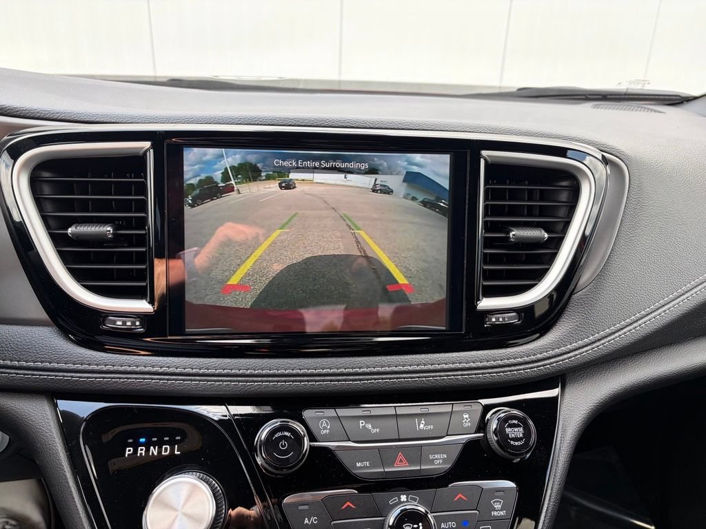 New 2027 Chrysler Pacifica Select w/ Family Tech Group AWD/4WD image 33