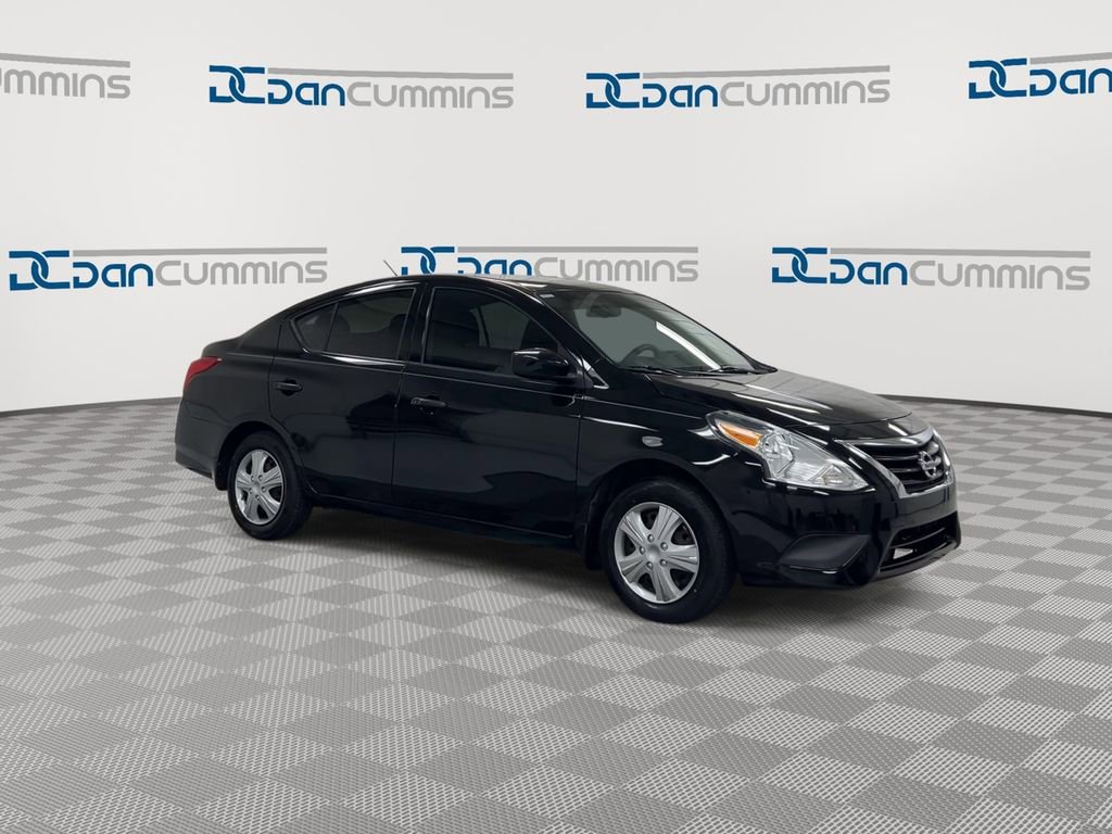 Used 2017 Nissan Versa S FWD image 2