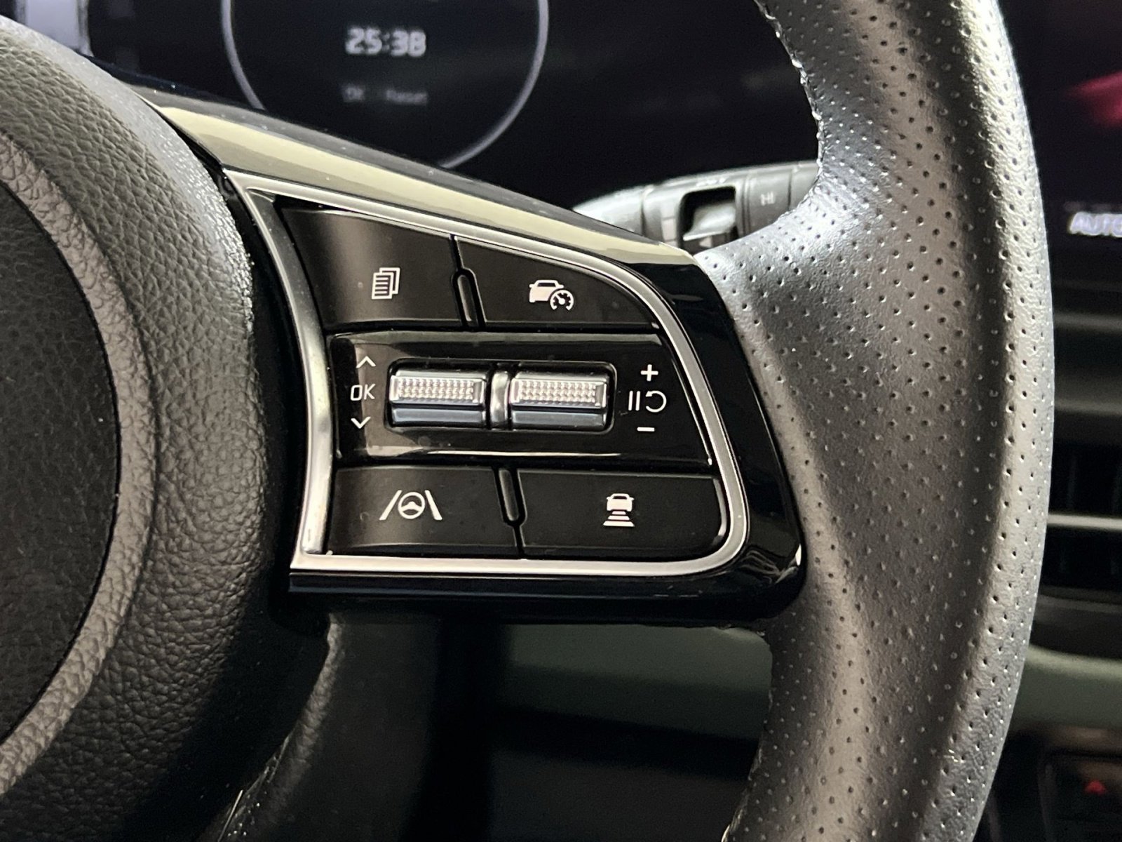 Used 2025 Kia Seltos SX w/ SX Sunroof Package image 29