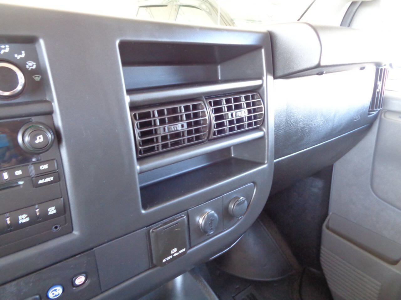 Used 2018 Chevrolet Express 2500 LT w/ LT Preferred Equipment Group RWD image 32