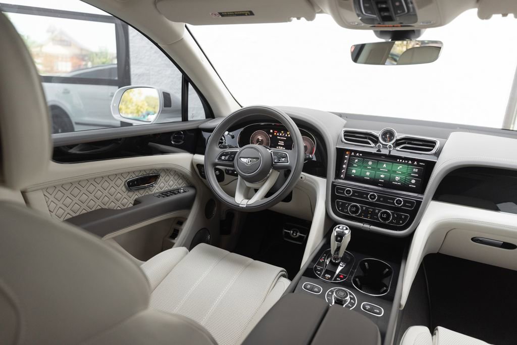Used 2023 Bentley Bentayga Speed AWD/4WD image 2