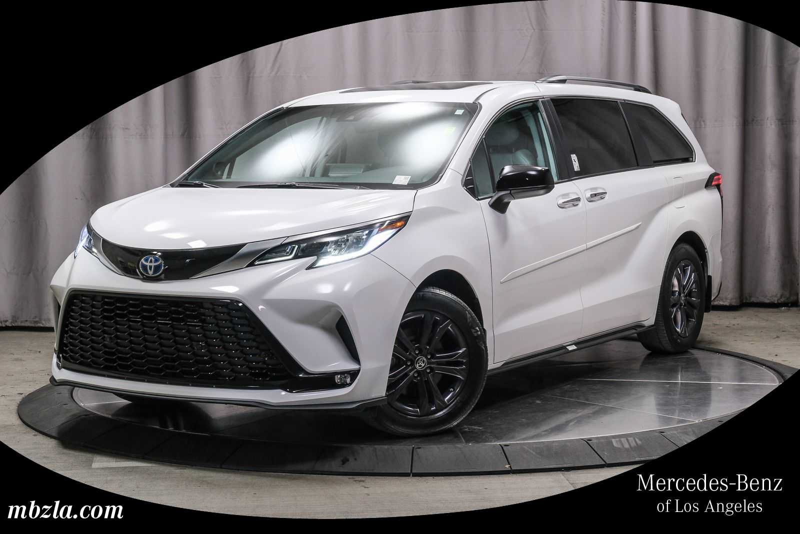 Used 2024 Toyota Sienna XSE w/ XSE Plus Package AWD/4WD image 1