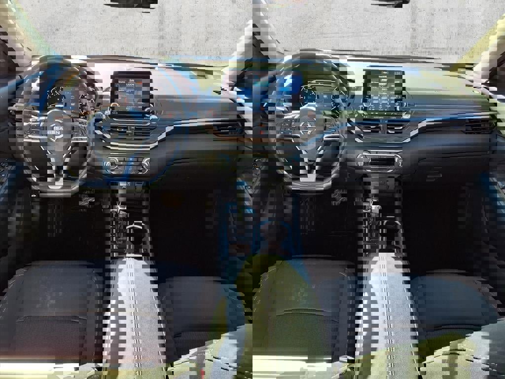 Used 2024 Nissan Altima 2.5 SV image 5