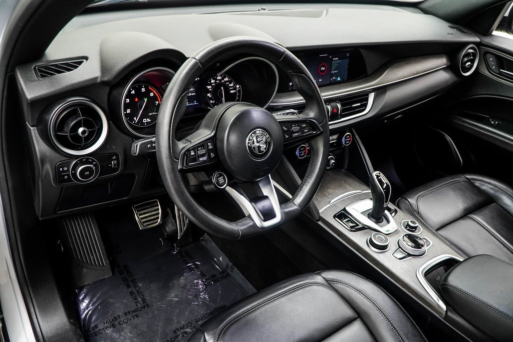 Used 2023 Alfa Romeo Stelvio Ti image 15