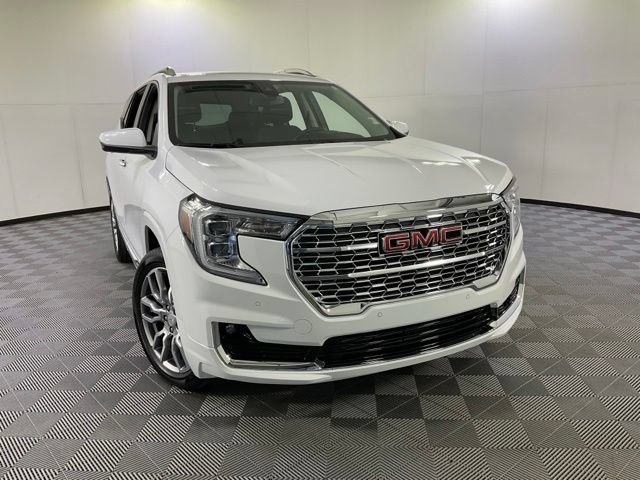 Used 2023 GMC Terrain Denali w/ LPO, Floor Liner Package AWD/4WD image 10